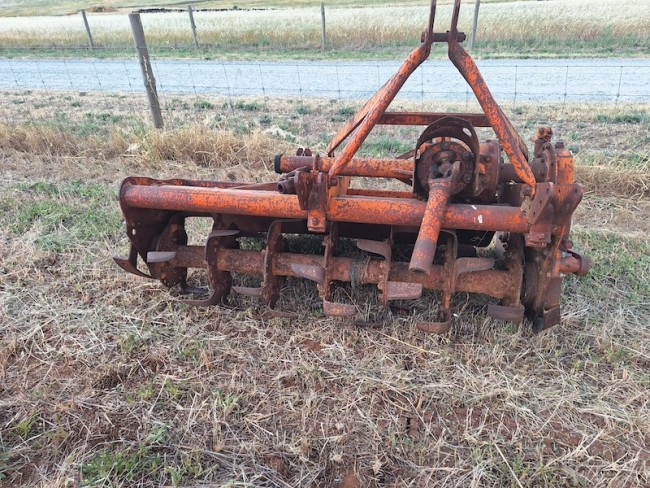 015a Howard rotary hoe