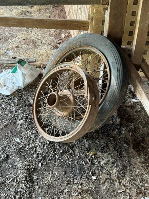 4 Essex wheels + axle