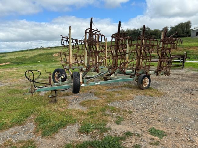 76 Horward Bagshaw 10m hydraulic harrows 1