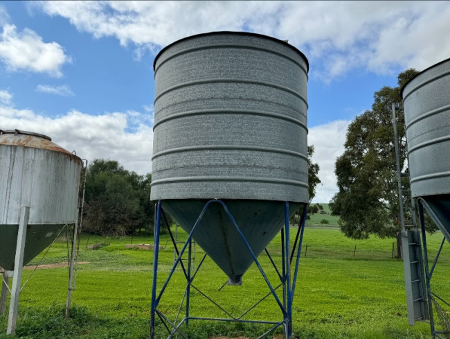 81 Seed silo Vogt 100 bag