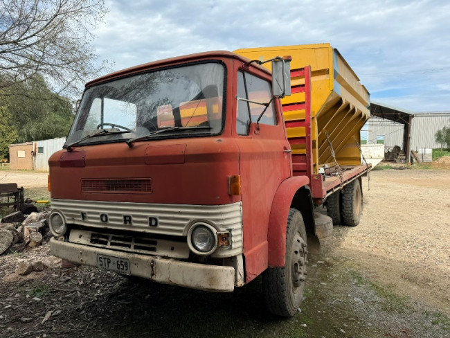 Ford flatbed truck + super seeder 3