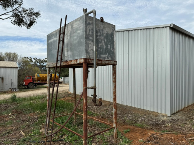 Fuel tank approx 500 gallons square