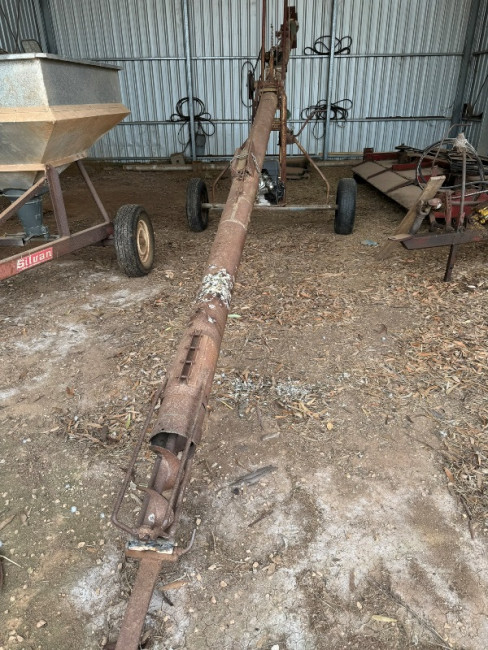 Large auger approx 30ft + hopper 1