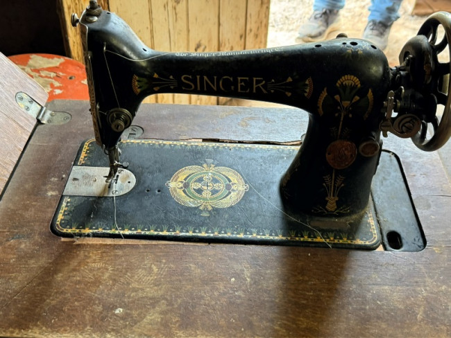 Older Singer sewing machine 1