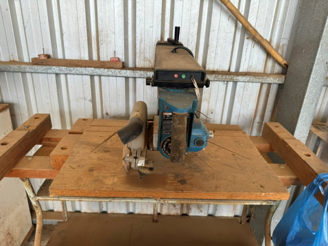 Radial arm saw