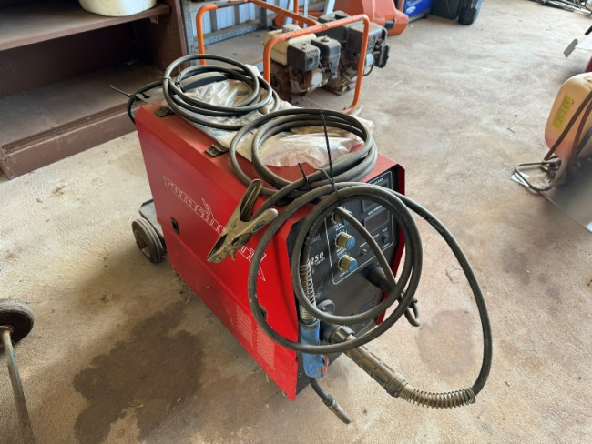 Tomahawk MIG welder NBC 250
