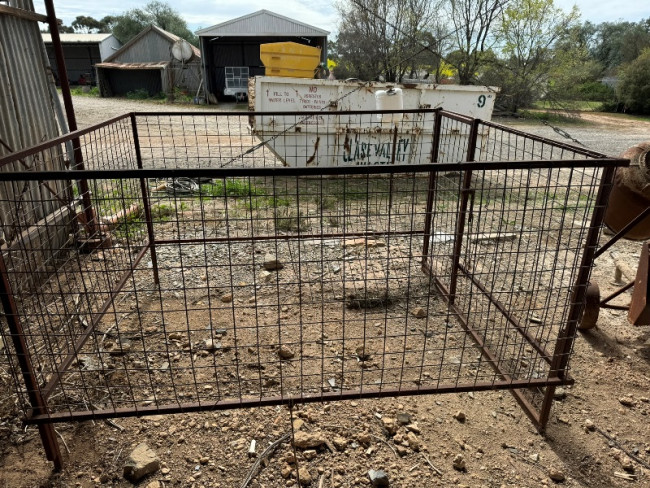 Trailer hurdles approx 7 x 5